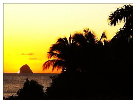 Coucher de soleil derrière le Rocher du Diamant - Martinique Coucher de soleil derrière le Rocher du Diamant - Martinique