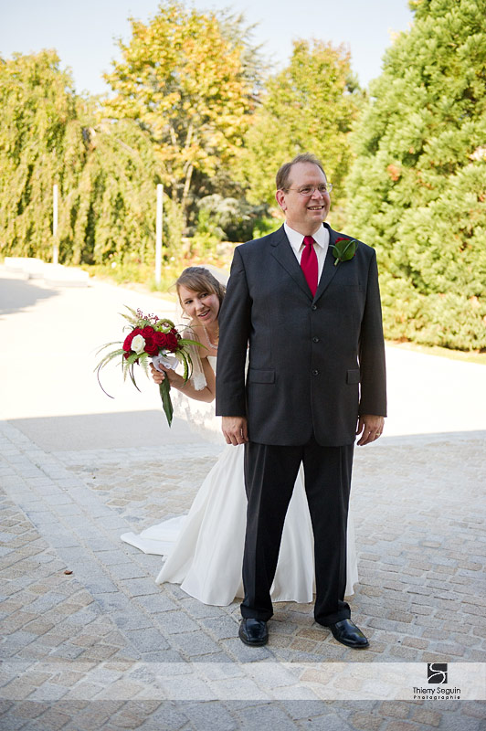 la mariée se cache du marié