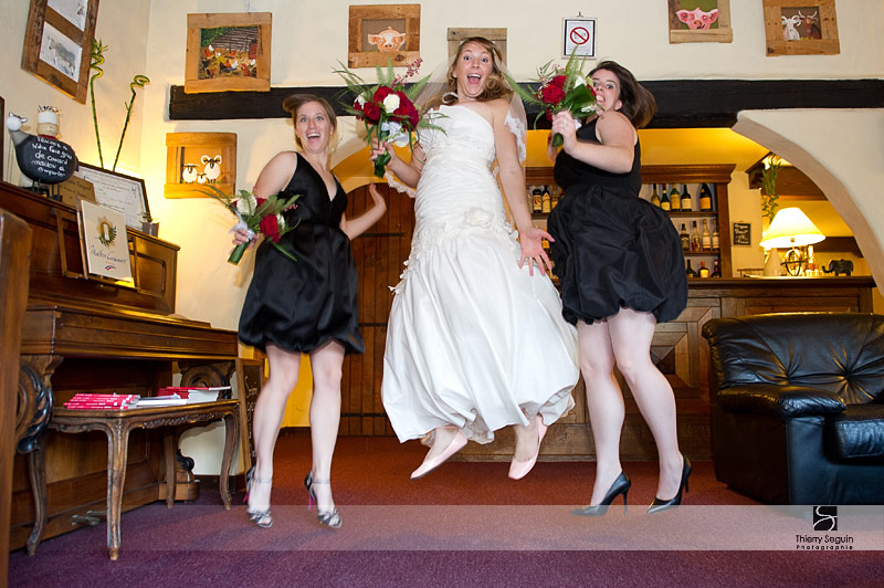 Mariée et ses demoiselles d'honneur