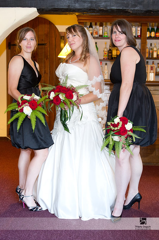 Mariée et ses demoiselles d'honneur