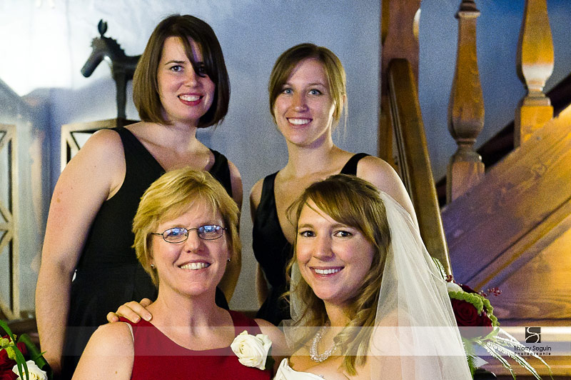 Mariée, ses demoiselles d'honneur et sa maman