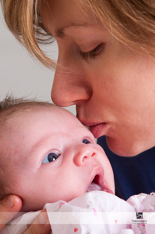photo de nouveau né avec sa maman